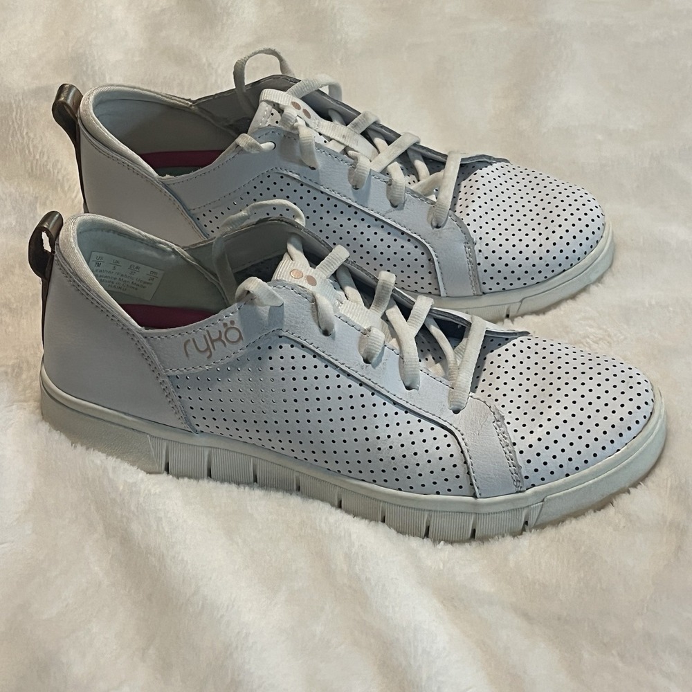 Ryka Haiku Sneaker Shoes Women's Size 7 M White‎ Perforated Leather Surround Fit